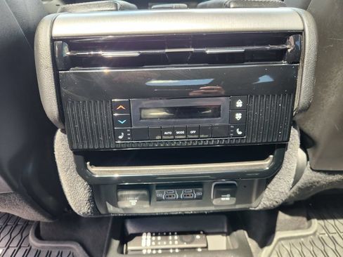 Used 2024 Jeep Wagoneer Series II AWD/4WD image 21