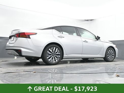 Used 2024 Nissan Altima 2.5 SV FWD image 45