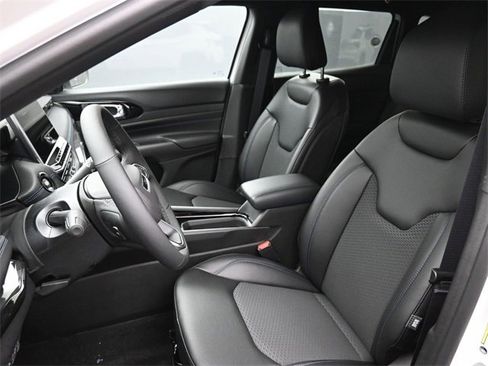 New 2026 Jeep Compass Latitude image 13