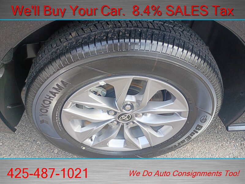 Used 2025 Toyota Sienna LE FWD image 55