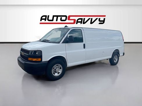 Used 2025 Chevrolet Express 2500 Extended w/ Enhanced Convenience Package RWD image 3