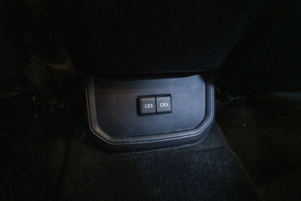 Used 2023 Toyota Highlander LE FWD image 31