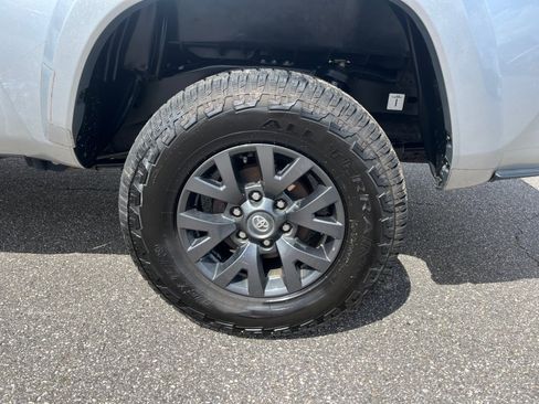 Used 2022 Toyota Tacoma SR5 w/ Technology Package AWD/4WD image 24