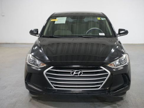 Used 2017 Hyundai Elantra SE FWD image 2