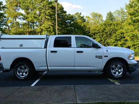 Used 2022 RAM 1500 Classic SLT RWD image 4