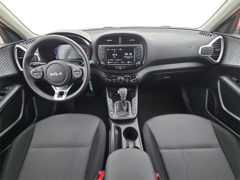 Used 2025 Kia Soul LX w/ LX Technology Package image 9