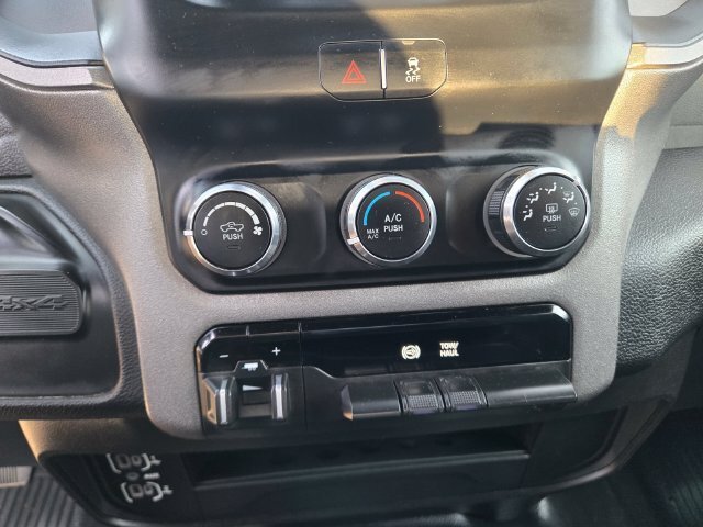 Used 2022 RAM 2500 Tradesman w/ Chrome Appearance Group AWD/4WD image 16