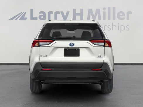 Used 2024 Toyota RAV4 LE image 5