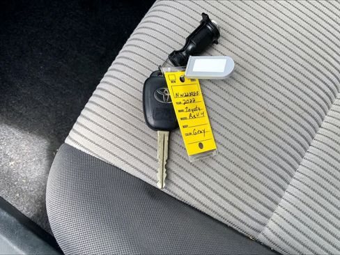 Used 2013 Toyota RAV4 LE FWD image 15