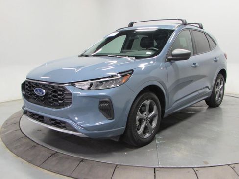 Certified 2023 Ford Escape ST-Line w/ Tech Pack #1 AWD/4WD image 3