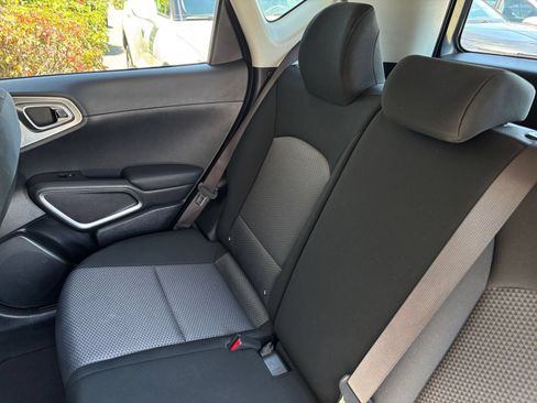 Used 2025 Kia Soul LX w/ LX Technology Package FWD image 37