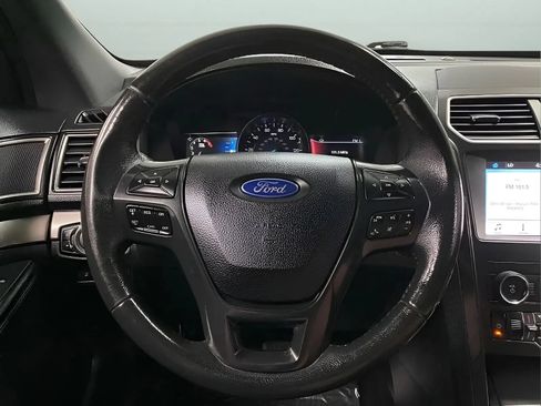 Used 2018 Ford Explorer XLT w/ Equipment Group 201A AWD/4WD image 17