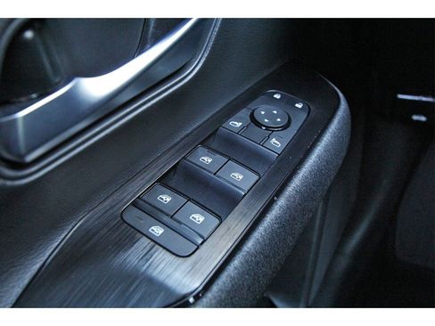 Used 2025 Nissan Kicks SV image 15