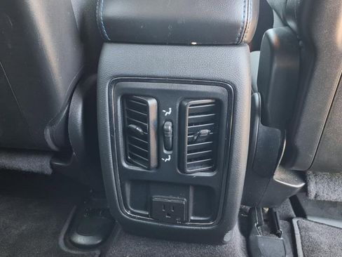 Used 2019 Jeep Grand Cherokee Laredo image 16