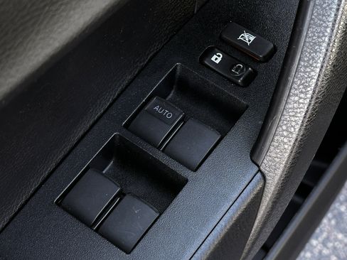 Used 2017 Toyota Corolla L image 12