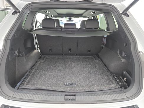 Certified 2024 Volkswagen Tiguan SEL R-Line AWD/4WD image 12