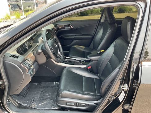 Used 2016 Honda Accord Touring image 13