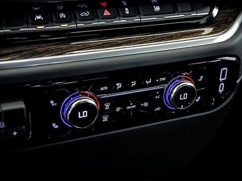 New 2025 GMC Sierra 1500 SLE w/ Preferred Package image 18