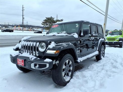 Used 2018 Jeep Wrangler Unlimited Sahara w/ Uconnect 4C Nav & Sound Group image 3