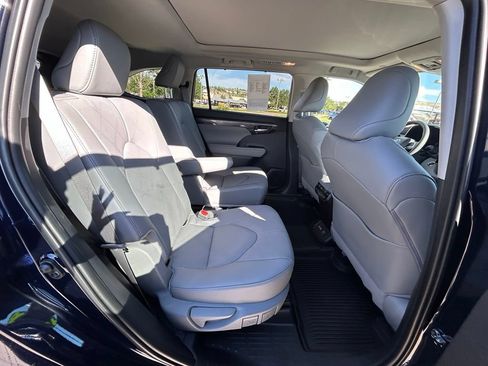 Used 2026 Toyota Highlander Platinum AWD/4WD image 27