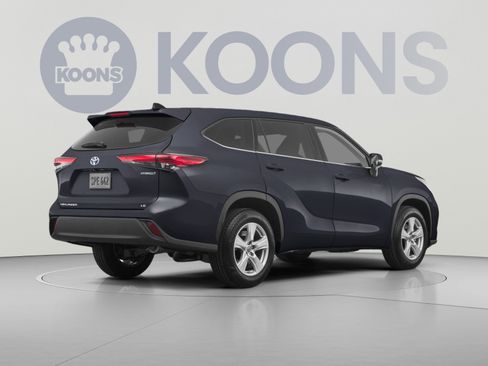 Used 2023 Toyota Highlander LE AWD/4WD image 4