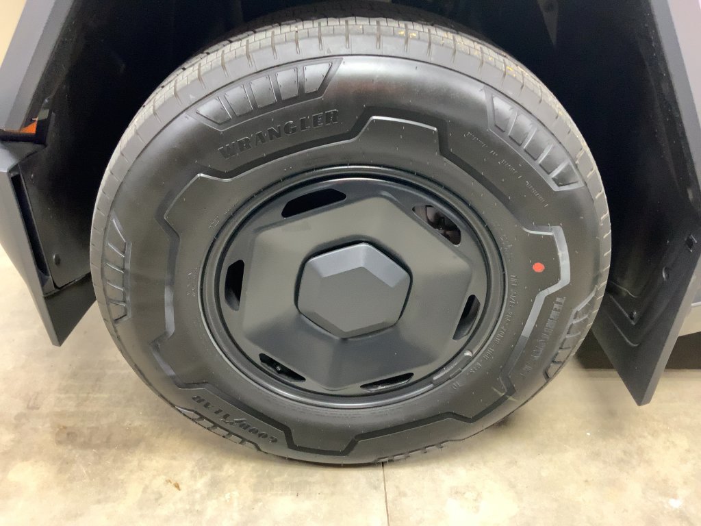 Used 2026 Tesla Cybertruck AWD Crew Cab image 10