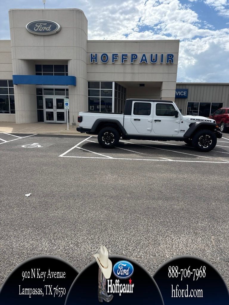 Used 2024 Jeep Gladiator Rubicon w/ Technology Group AWD/4WD image 1