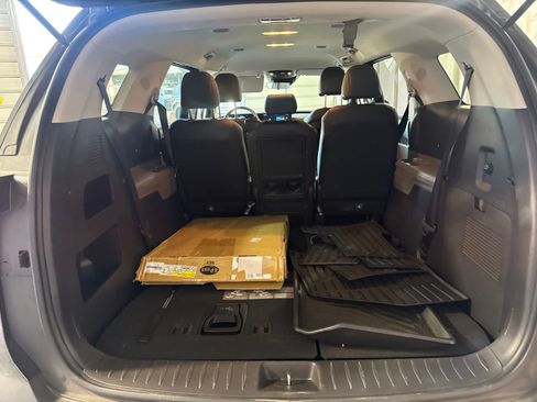 Used 2026 Kia Carnival LXS FWD image 16