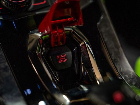 Used 2018 Lamborghini Huracan Performante image 34