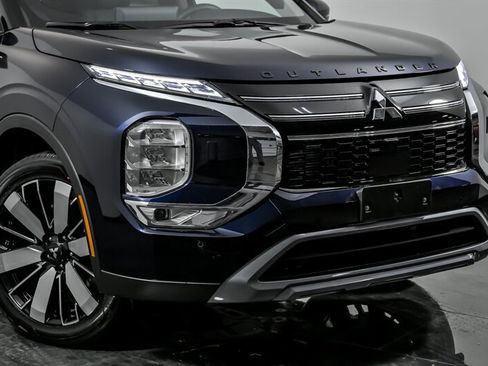 New 2026 Mitsubishi Outlander SE image 2