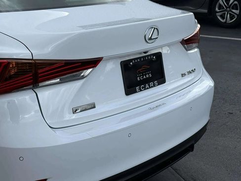 Used 2018 Lexus IS 300 F Sport image 9