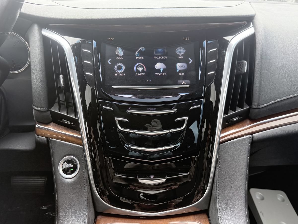 Used 2017 Cadillac Escalade Luxury RWD image 12