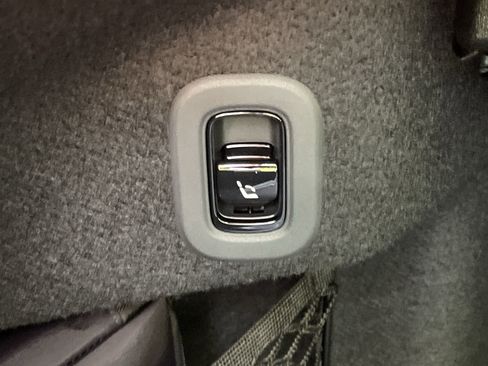 New 2026 Mercedes-Benz CLE 300 4MATIC Cabriolet image 17