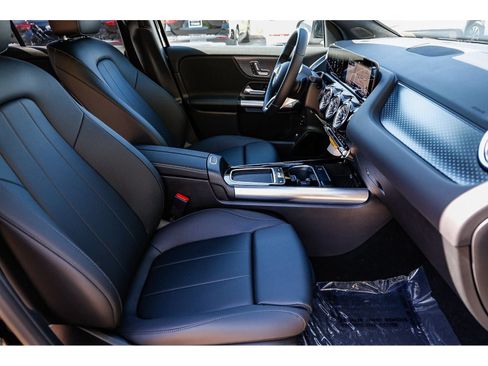 Used 2025 Mercedes-Benz GLA 250 image 17