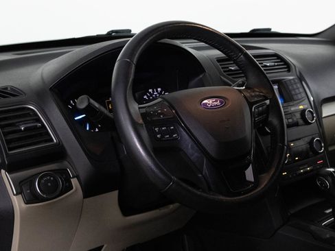 Used 2019 Ford Explorer XLT image 33