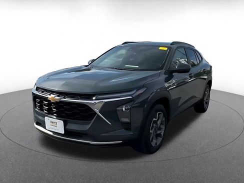 Used 2025 Chevrolet Trax LT w/ LT Convenience Package FWD image 7