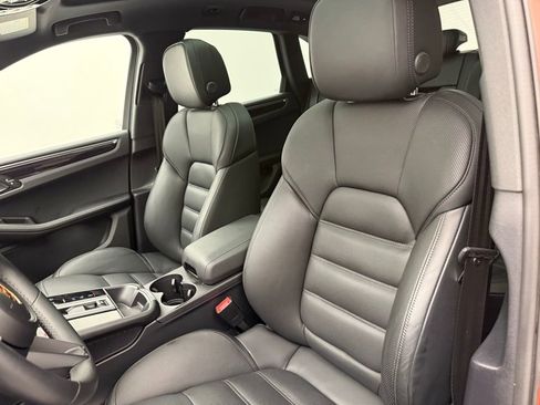 Used 2024 Porsche Macan S image 5