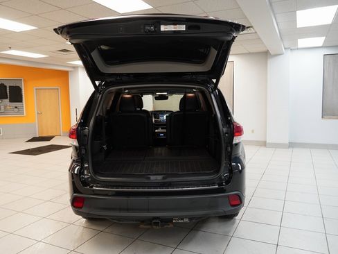 Used 2019 Toyota Highlander SE image 10