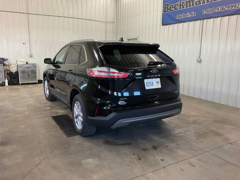 Used 2023 Ford Edge SEL w/ Convenience Package image 3