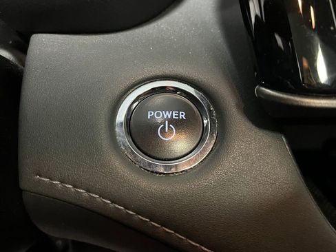 Used 2023 Toyota Highlander XLE image 15