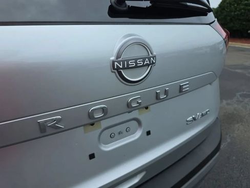 Used 2023 Nissan Rogue SV AWD/4WD image 10