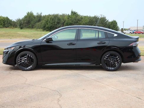 Used 2026 Nissan Sentra SR w/ Floor Mat Package FWD image 6