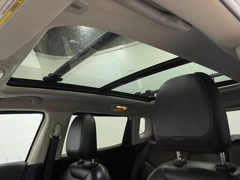 Used 2019 Jeep Compass Limited AWD/4WD image 12