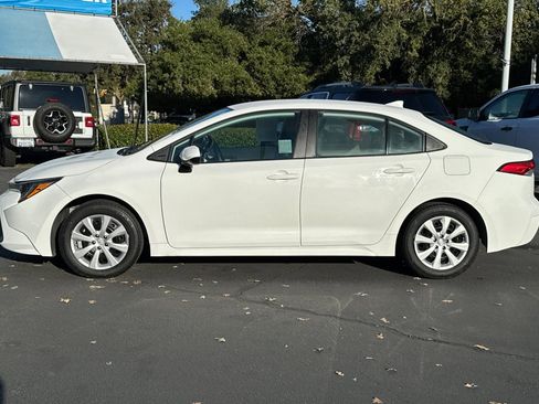 Used 2022 Toyota Corolla LE image 6