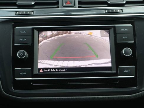 Used 2022 Volkswagen Tiguan S image 16