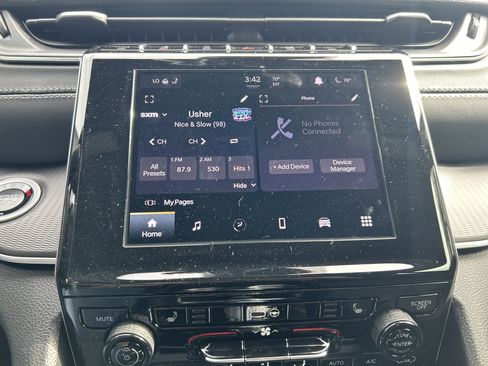 New 2025 Jeep Grand Cherokee Altitude image 28