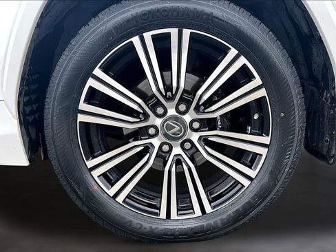 Used 2022 Lexus LX 600 4WD w/ Appearance Package image 8