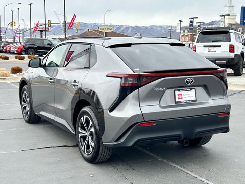 Used 2023 Toyota bZ4X XLE w/ Weather Package image 3