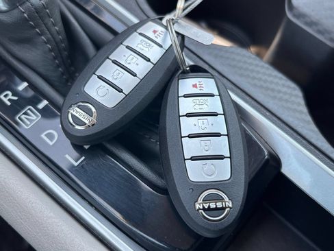 Used 2025 Nissan Altima 2.5 SV FWD image 17