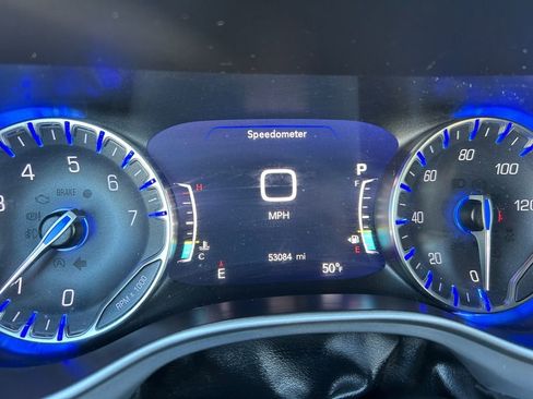 Used 2021 Chrysler Pacifica Touring-L w/ Uconnect Theater Family Group image 10